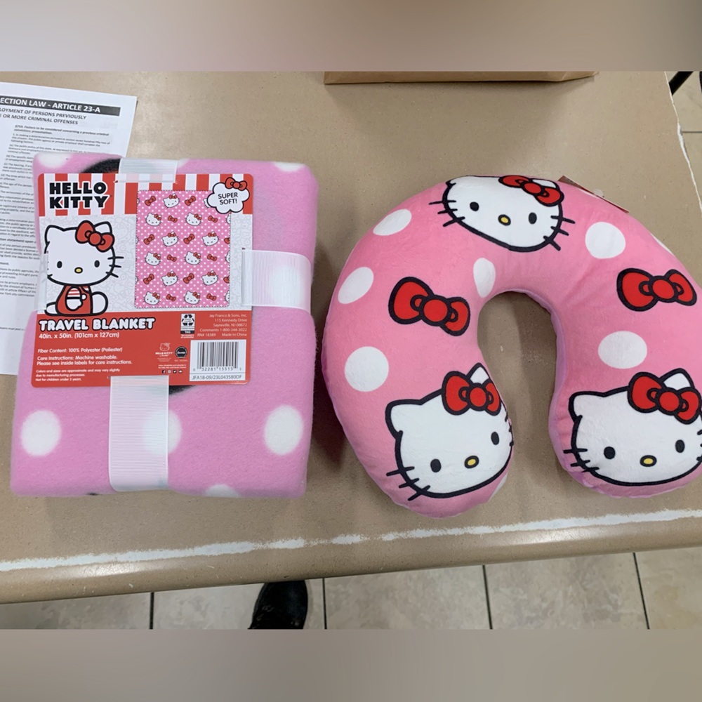 New!!! Hello Kitty travel neck pillow with throw